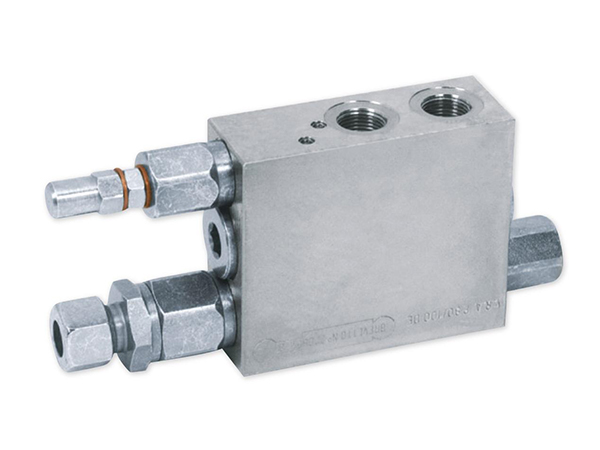 Double acting flip plough valve block